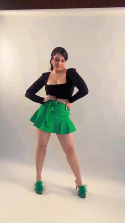 Manarra Chopra Sexy Dress 😍😍😍