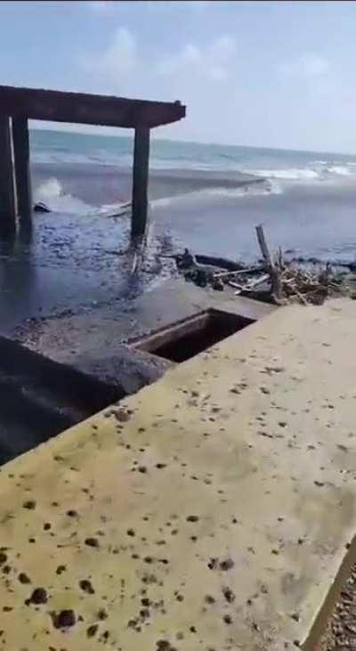The aftermath of an oil spill in Tobago (09/02/24)