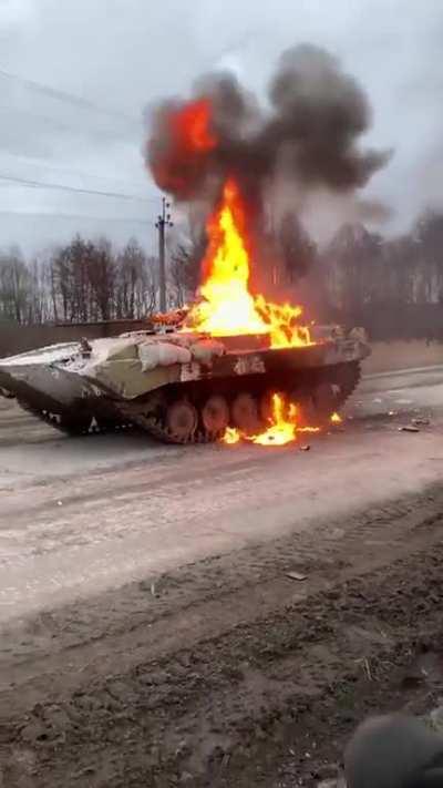 Ukrainian partisans throwing Molotov cocktails on what appears to be an abandoned Russian BMP-2, destroying it - February/March, around Trostyanets