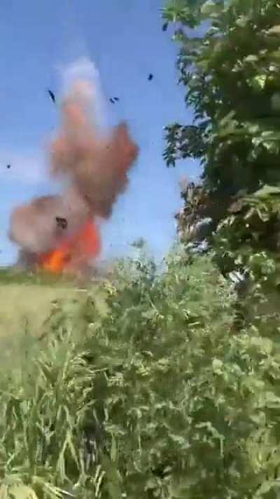 Ukrainian servicemen sneaking up on a Russian position and destroying a vehicle