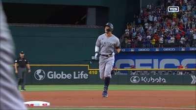 Aaron Judge hits Home Run #62, overtaking Roger Maris for the AL Home Run Record.