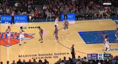 [Highlight] A disappointed Kings superfan at MSG takes in the game, to the delight of Mike Breen and Clyde Frazier