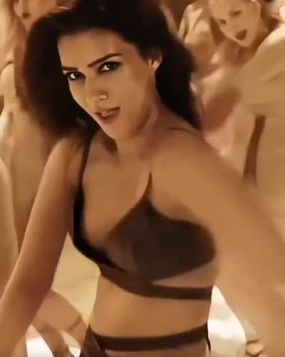 Kriti Sanon popping