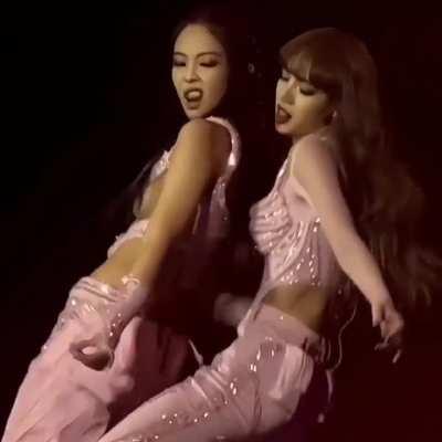 Jennie y Lisa (BlackPink)