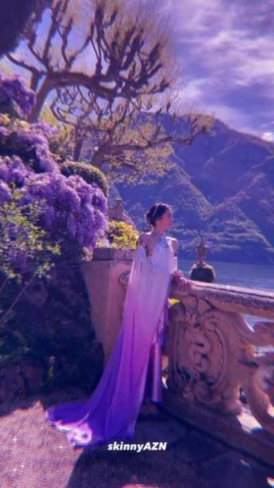 I finally lived out my childhood dream by flying to Lake Como and wearing Padme’s lakeside dress :’)