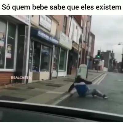 Apenas os bêbados sabem que eles existem