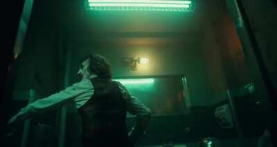 In Joker (2019), Joaquin Phoenix improvised the iconic dance in the bathroom. Originally, Arthur was just meant to stare into the mirror and quietly contemplate his actions, but after hearing some of the composer’s music, Phoenix thought the dance was mor