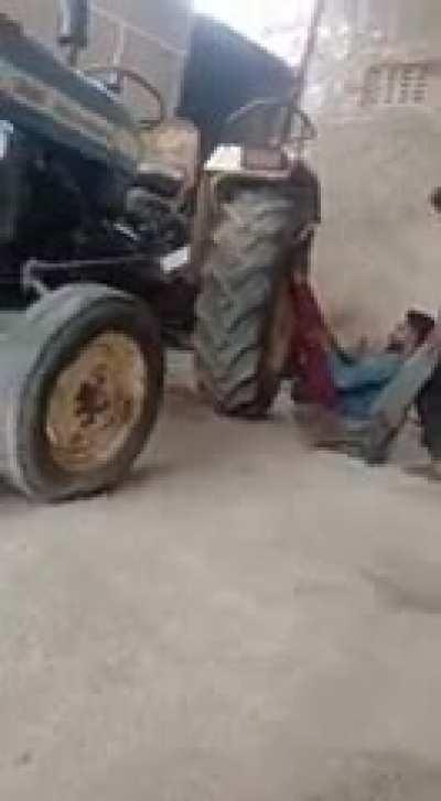 WCGW leg pressing a fricking tractor