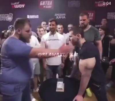 Slap Champion KOs man with 29 inch biceps