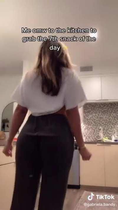 i miss when she used to show that fat ass off back in the day