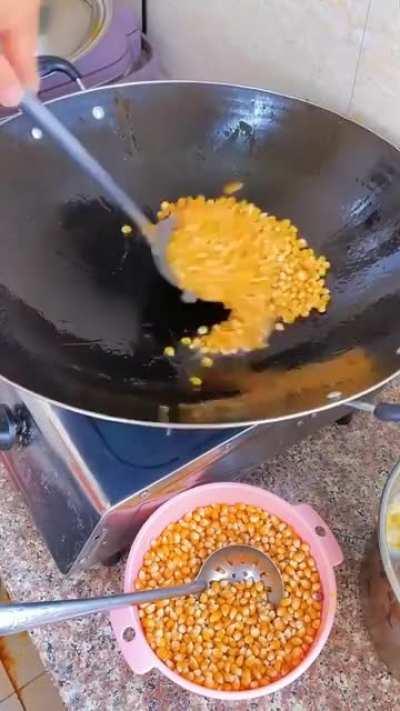 Popcorn in a wok