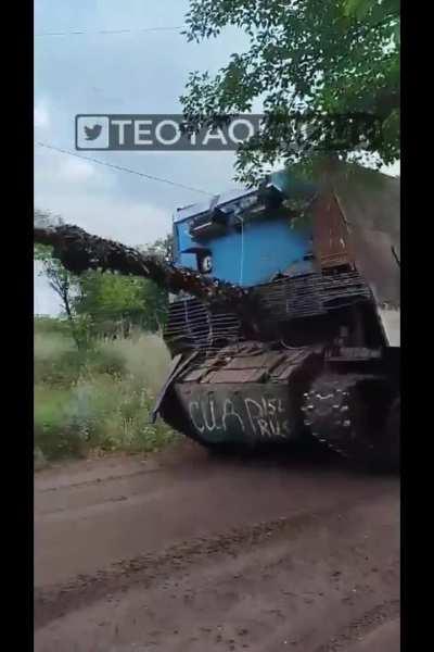 Additional footage and info on the recently captured Russian armoured shed it apparently it is a T-62 and it got stranded, the crew didn't know where they were. The tank was captured 300 meters away from Constantine friends position.