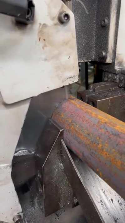 The smoothness of this saw through a solid steel bar (4