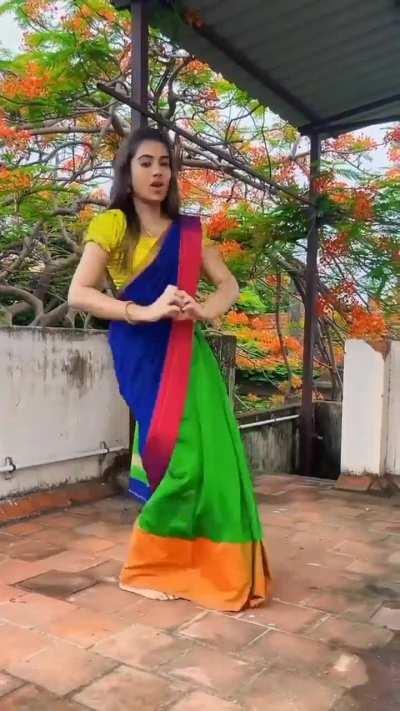 Aarthi Subash Saree Navel