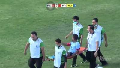 Zulham Zamrun Horrible Injury (Persela Lamongan vs Persipa Pati in Liga 2 Indonesia)