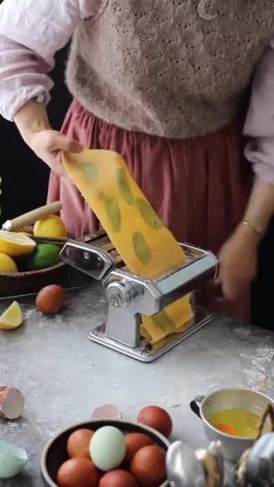 Making garlic-lemon pasta while pretending that it's medieval era