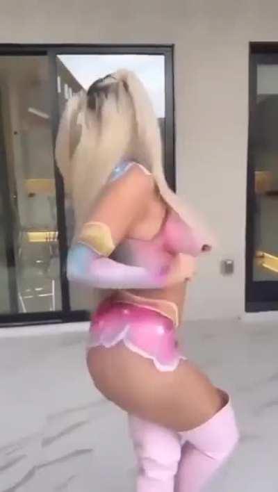 THICK COSPLAY