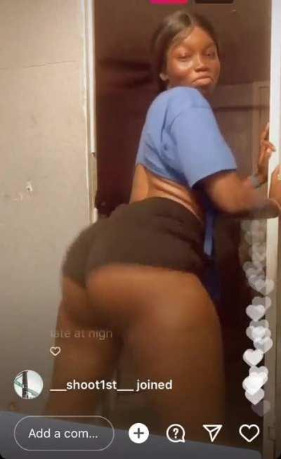 Baby girl nisha twerk session