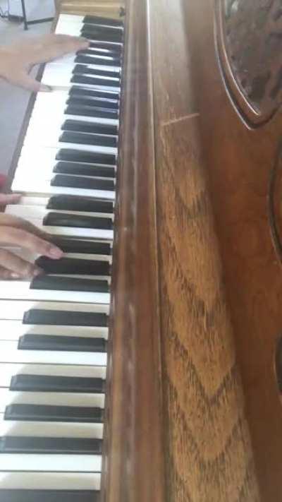 i tried playing the dungeons boss theme on piano