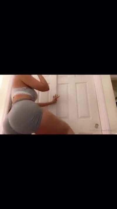 Her twerking 😍