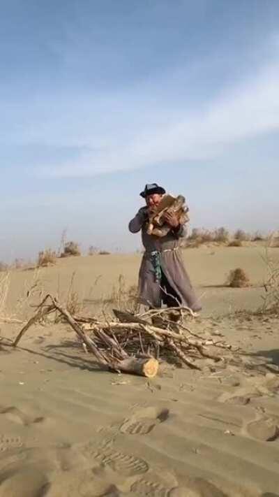 The way this guy is fishing