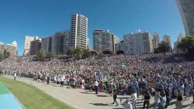 90.000 Argentine fans celebrate Messi's goal against Australia