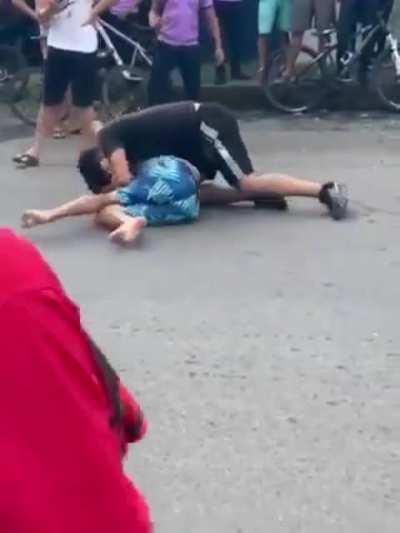 Street fight ends in a brutal slam