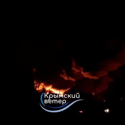 At 20.39 another tank exploded at the oil depot in Feodosia, at 20.45 there was a second explosion , locals report.