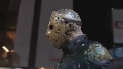 “Friday the 13th” &amp;amp; “Jason Voorhees” Gerçek bir efsaneyi mükemmel bir videoyla çok iyi anlatmışlar ve izleyicilere çok güzel bir şekilde sunmuşlar. İyi seyirler efendim..