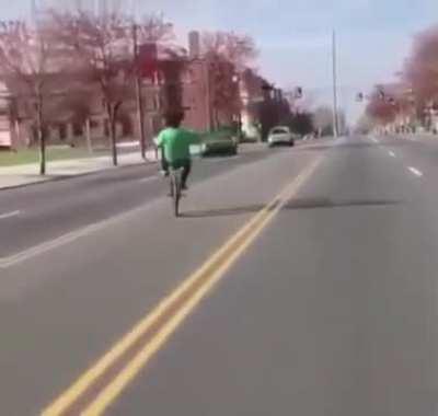 Dude think he's fucking cool while endangering lives