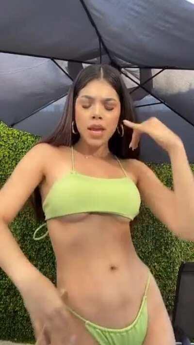 Con este bikini se ve buenísima