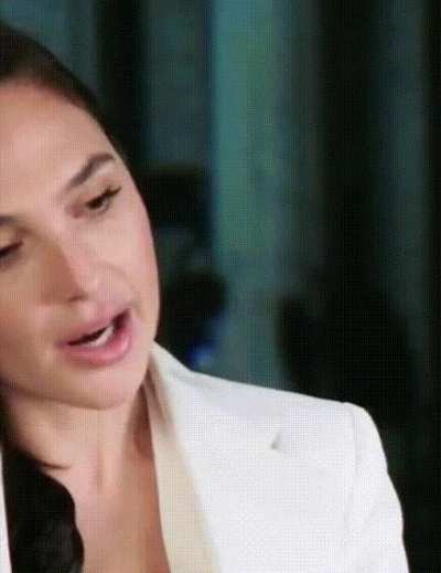 You just know that Gal Gadot cheated on her hubby with the interviewer. She was hungry for his çock during the whole interview