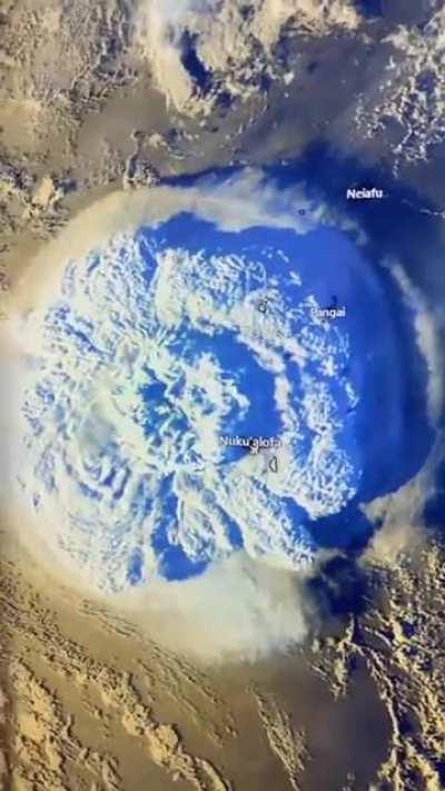 Underwater violent volcano eruption in Tonga