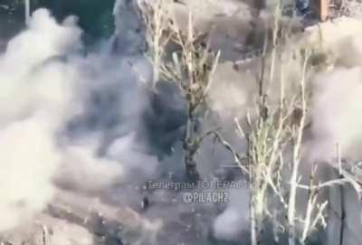 russian soldiers throw TM-62 anti tank mines into a building