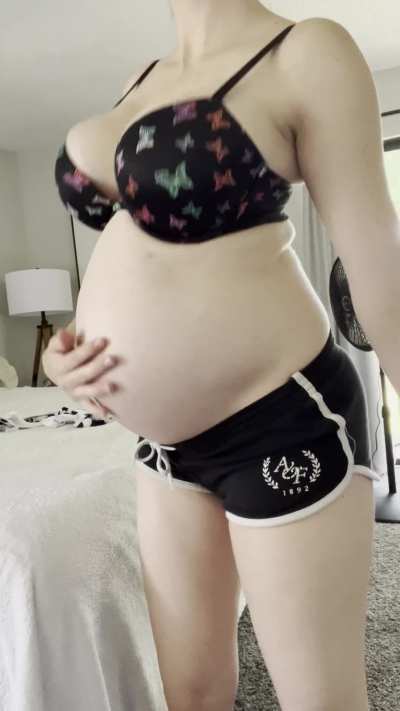 Do you like 21yo pregnant girls?