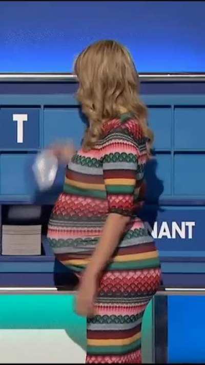 Rachel Riley heavily pregnant 