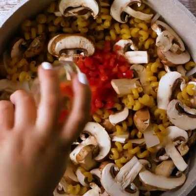 Creamy Vegan One Pot Mushroom Pasta