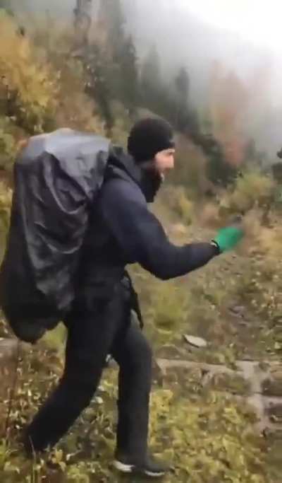 Ukrainian draft-dodgers celebrate their successful border crossing to Moldova. The are shouting &quot;freeeeeedom!&quot;, singing and dancing to Billie Jean - Twitter of Leonid Ragozin