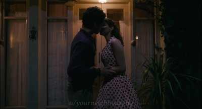 Khushi Kapoor and Suhana Khan kissing Scene in The Archies