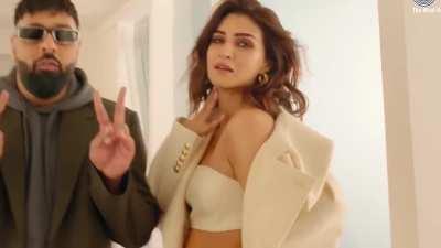 Kriti is so hott in Naina...drained me multiple times