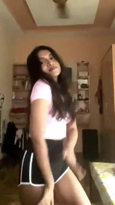 Hot Bengali woman shaking herself to Doja Cat. Isn't she oh so sexy? Bongs are the best.