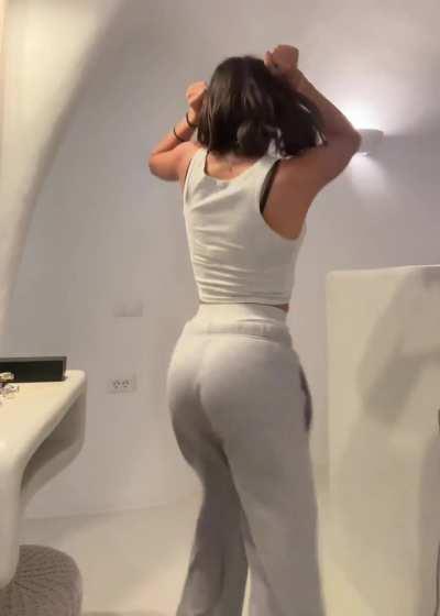 That ass! 🍑 | Xochitl Gomez 