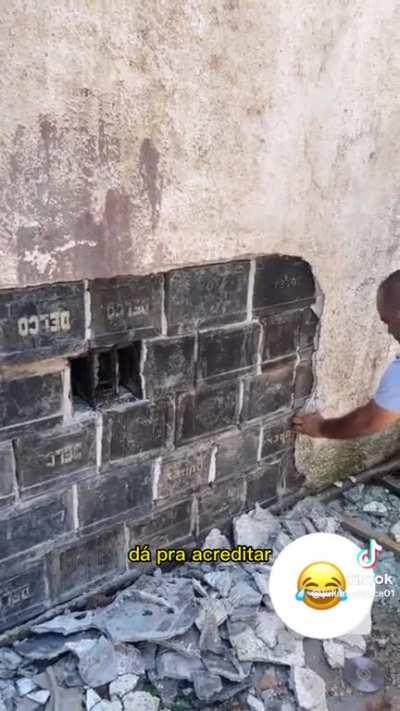 Only in Brasil you may find out that the back wall of your shop is made of used car batteries