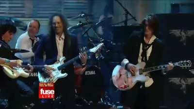 Metallica Jeff Beck,Ronnie Wood,Joe Pery, ve Jimmy Page ile Train Kept a Rollin coverlıyor