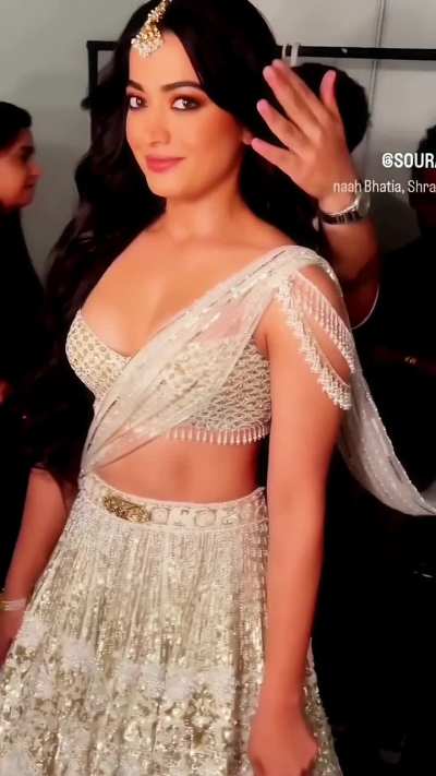 Rashmika Mandanna Cleavage 🤤🍼🍼