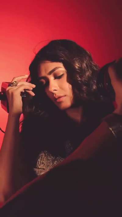 Mrunal thakur 