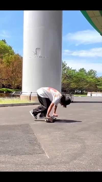 Skill level 1000, remarkable skateboard control.