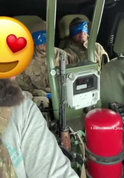 Two russian POWs are being taught the Ukrainain language