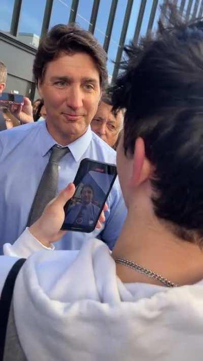 PPC supporter tries to argue with Trudeau at UofM campus this morning and gets completely dismantled.