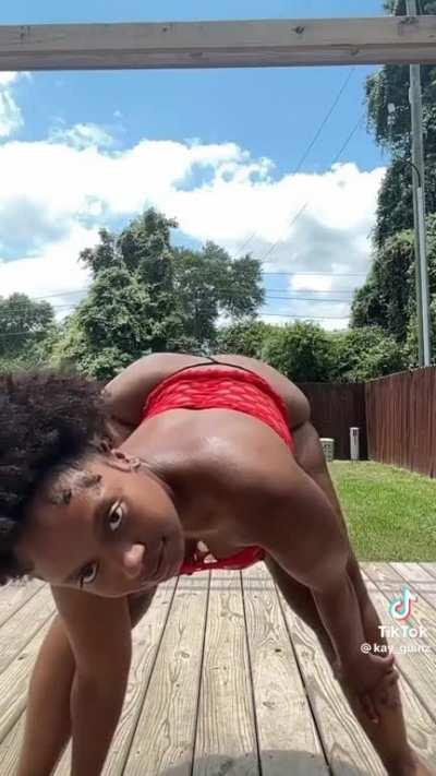 Ebony shakin ass